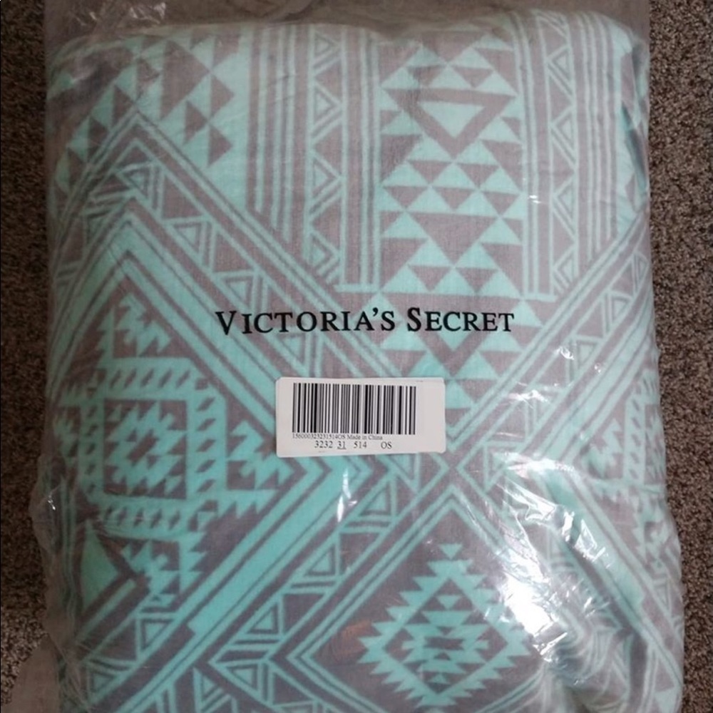 RARE VS PINK teal/mint aztec sherpa blanket